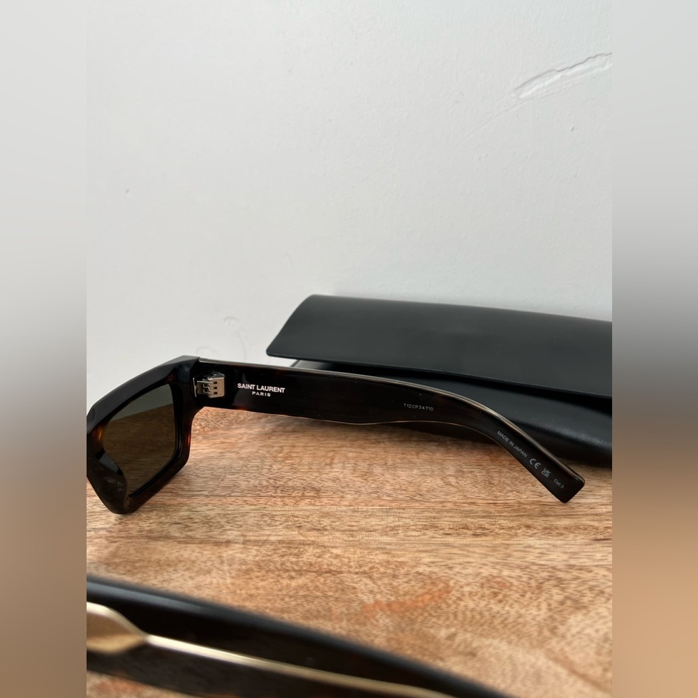 Saint Laurent SL572 Sunglasses - Picture 7 of 9